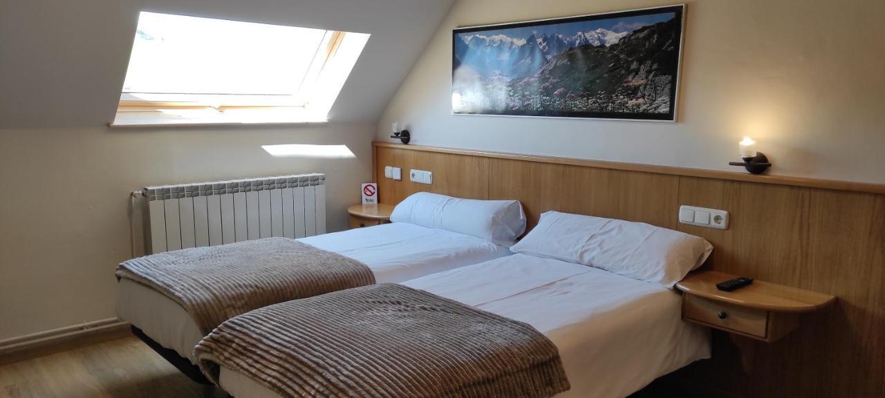 Hostal Mendilatz Orbaiceta Bagian luar foto