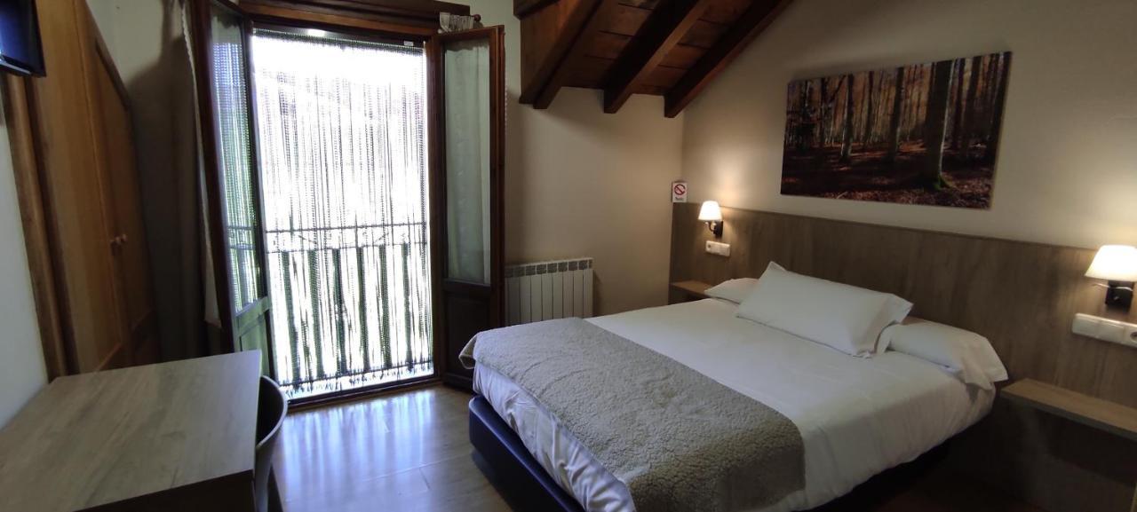 Hostal Mendilatz Orbaiceta Bagian luar foto