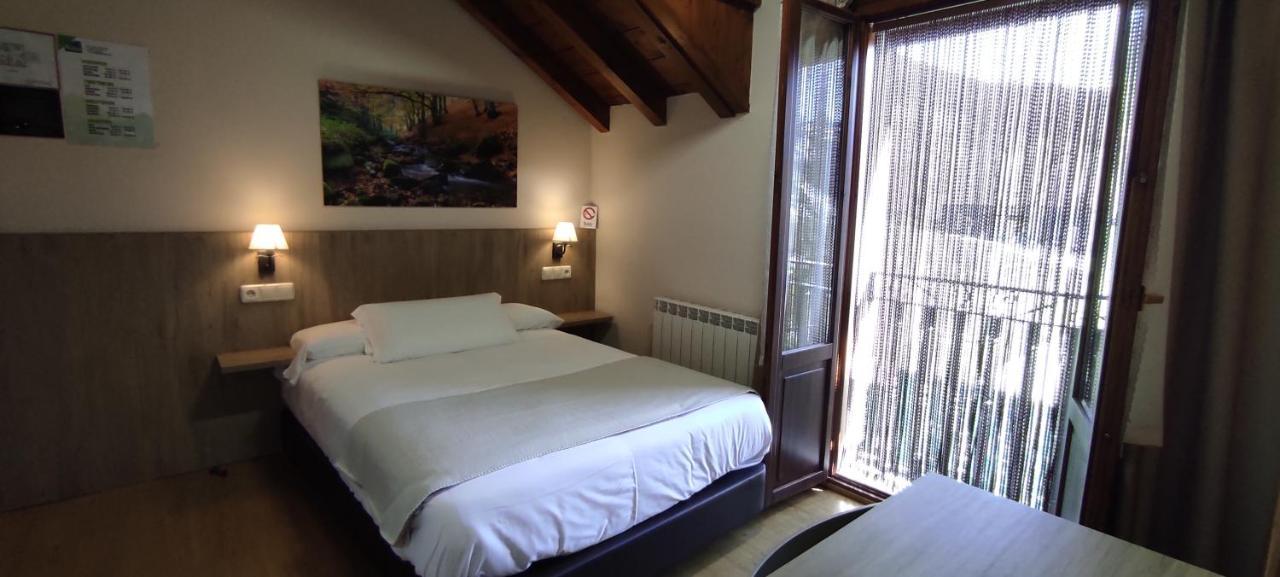 Hostal Mendilatz Orbaiceta Bagian luar foto