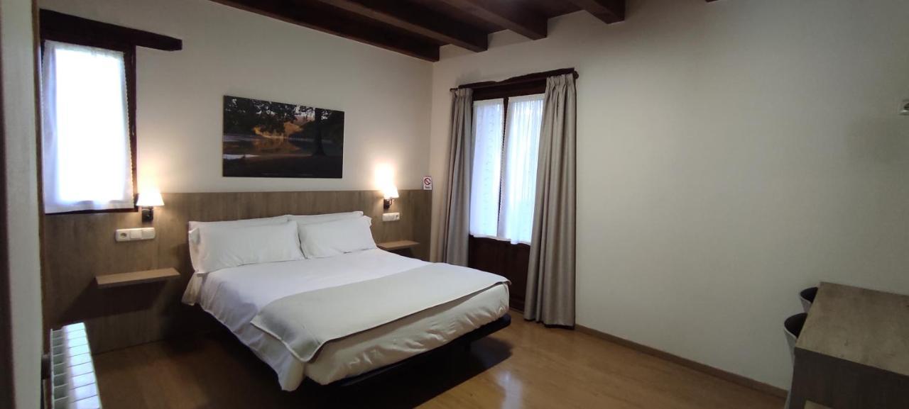 Hostal Mendilatz Orbaiceta Bagian luar foto