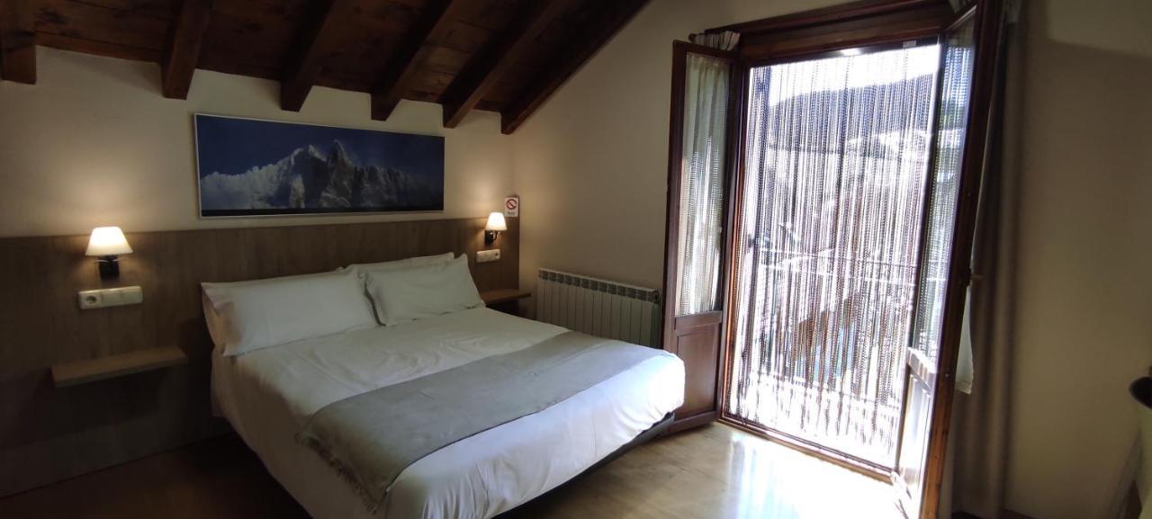 Hostal Mendilatz Orbaiceta Bagian luar foto