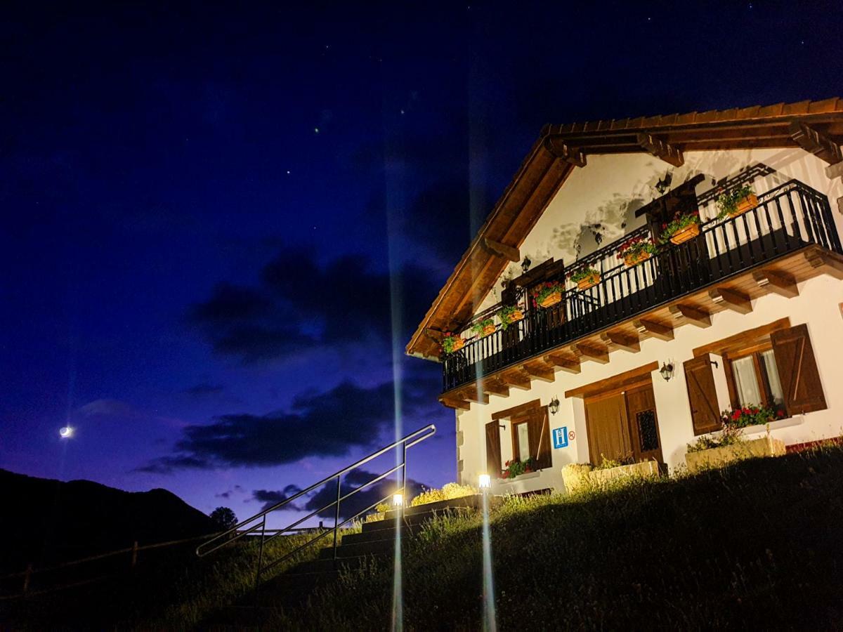 Hostal Mendilatz Orbaiceta Bagian luar foto